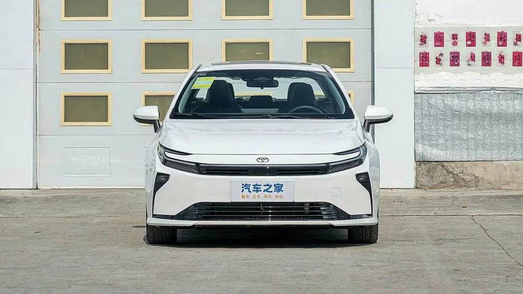 Yakıt cimrisi Corolla'nın yeni yüzü göründü! Toyota'nın yeni sedan kralı sahnede 8